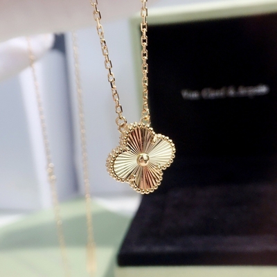 Stylish Solid 18k Bracelet To Make Jewelry Comes With Gift Box Packaging