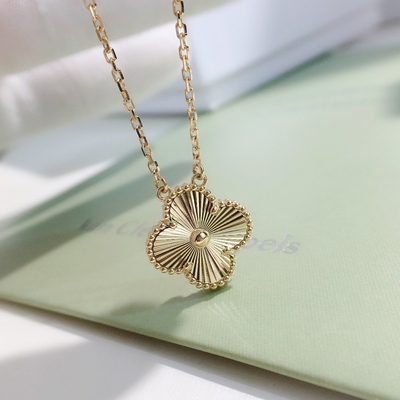 Stylish Solid 18k Bracelet To Make Jewelry Comes With Gift Box Packaging