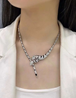 Luxurious Brand White Gold Jewelry With Smooth Finish And Unique Design