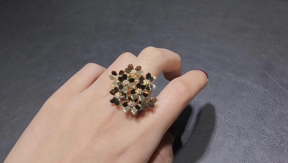 Handmade 18K Gold Diamond Ring With Mirror Polished 8 Flowers Design