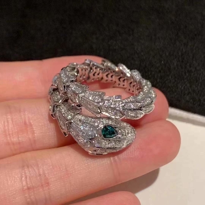 ISO9001 Vvs Diamond 18K Gold Diamond Ring Luxurious Jewelry