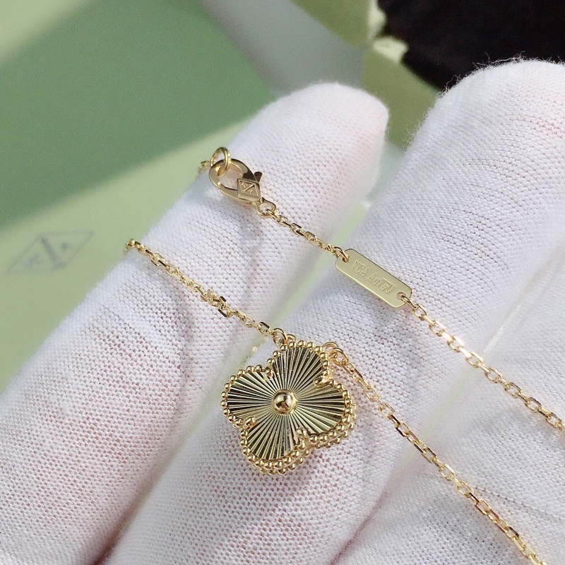 Stylish Solid 18k Bracelet To Make Jewelry Comes With Gift Box Packaging