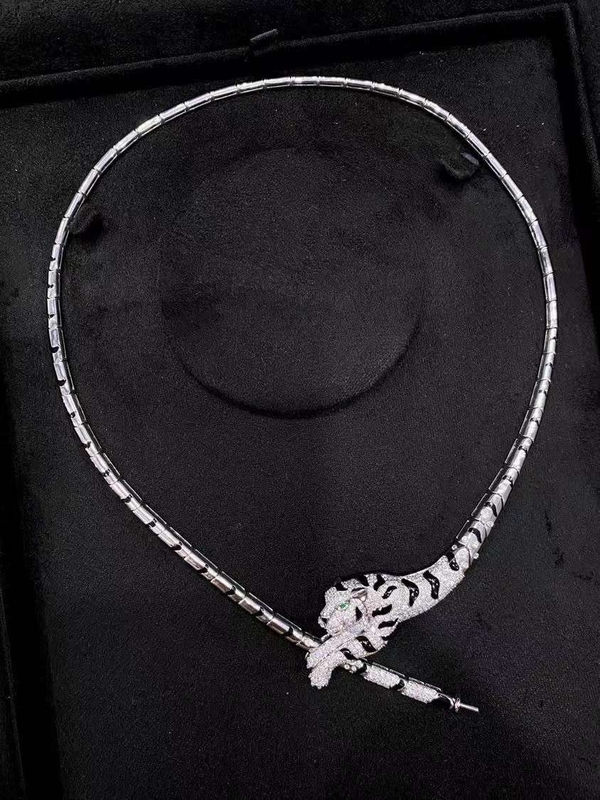 Luxurious Brand White Gold Jewelry With Smooth Finish And Unique Design