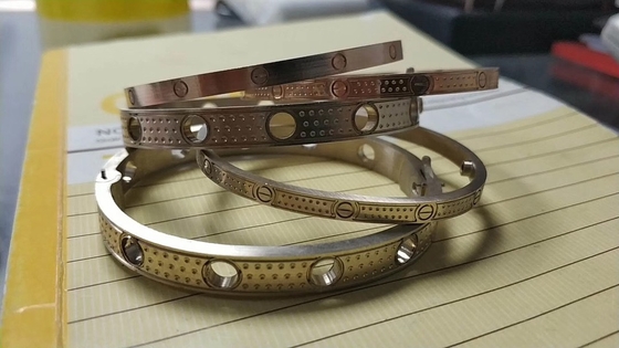 OEM 18k ठोस सोने के गहने चीन कारखाने कस्टम ब्रांड गहने माउंटिंग और सेटिंग्स